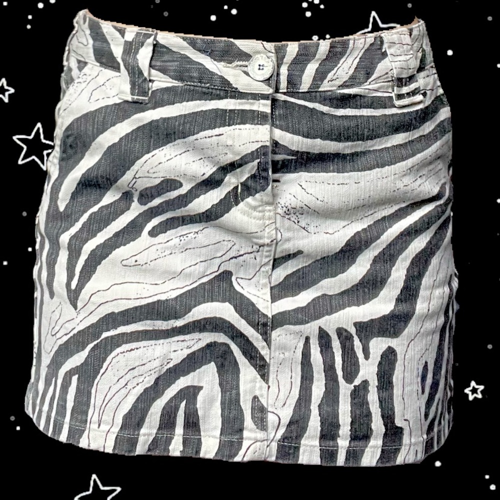 stripe-like patterned mini skirt🦓🤍